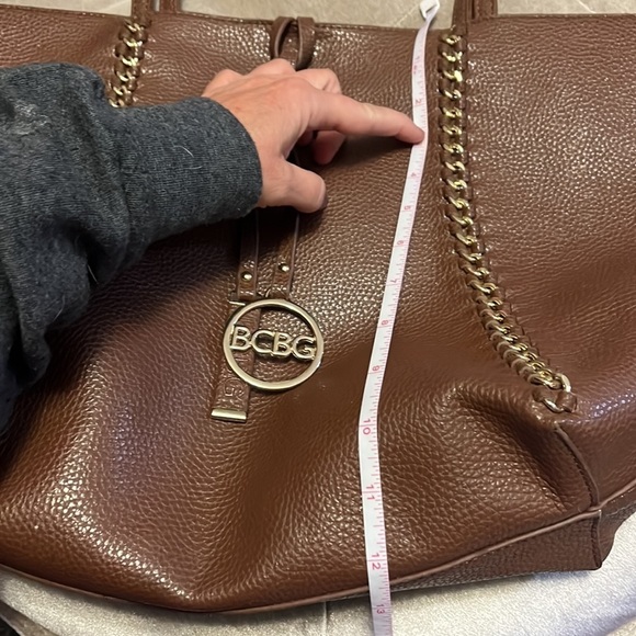 BCBG brown and gold shoulder bag with wide open space inside - Picture 6 of 9